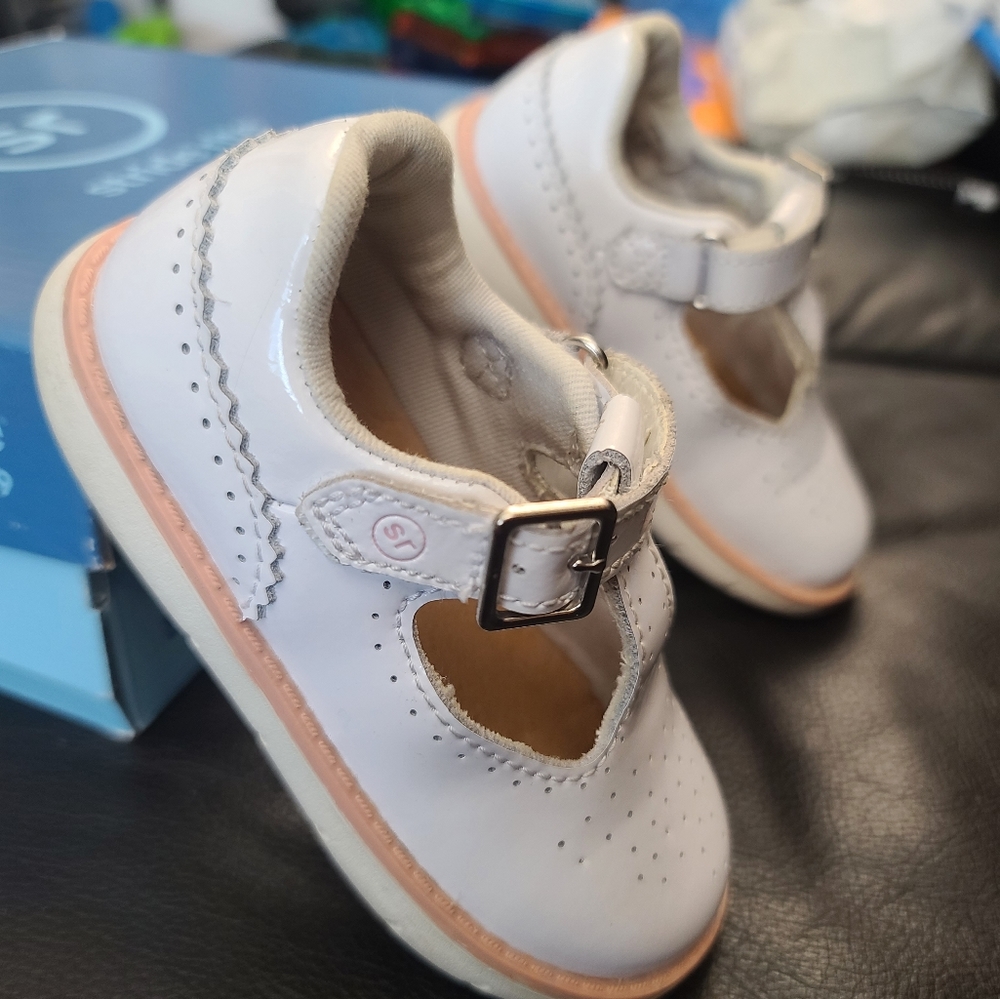 Stride Rite Toddler's Leather mary jane shoe size 6M